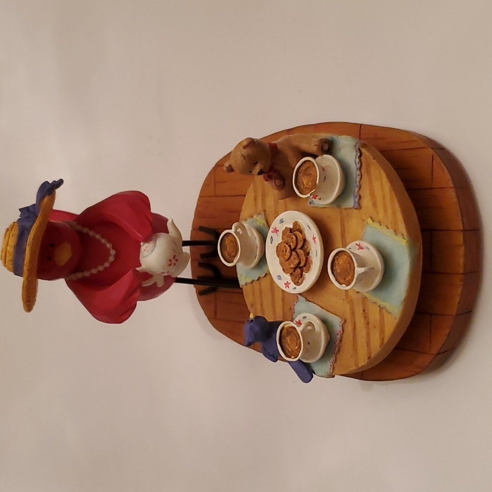 Bird tea party